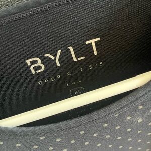 BLYT BASICS CROP CUT LUX POLKA DOTS CREW SHIRT